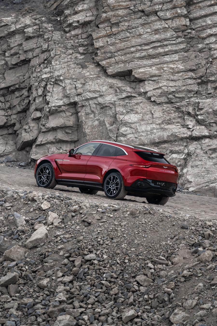  Aston Martin DBX 2020 года  (WW) (фото 11 из 40)